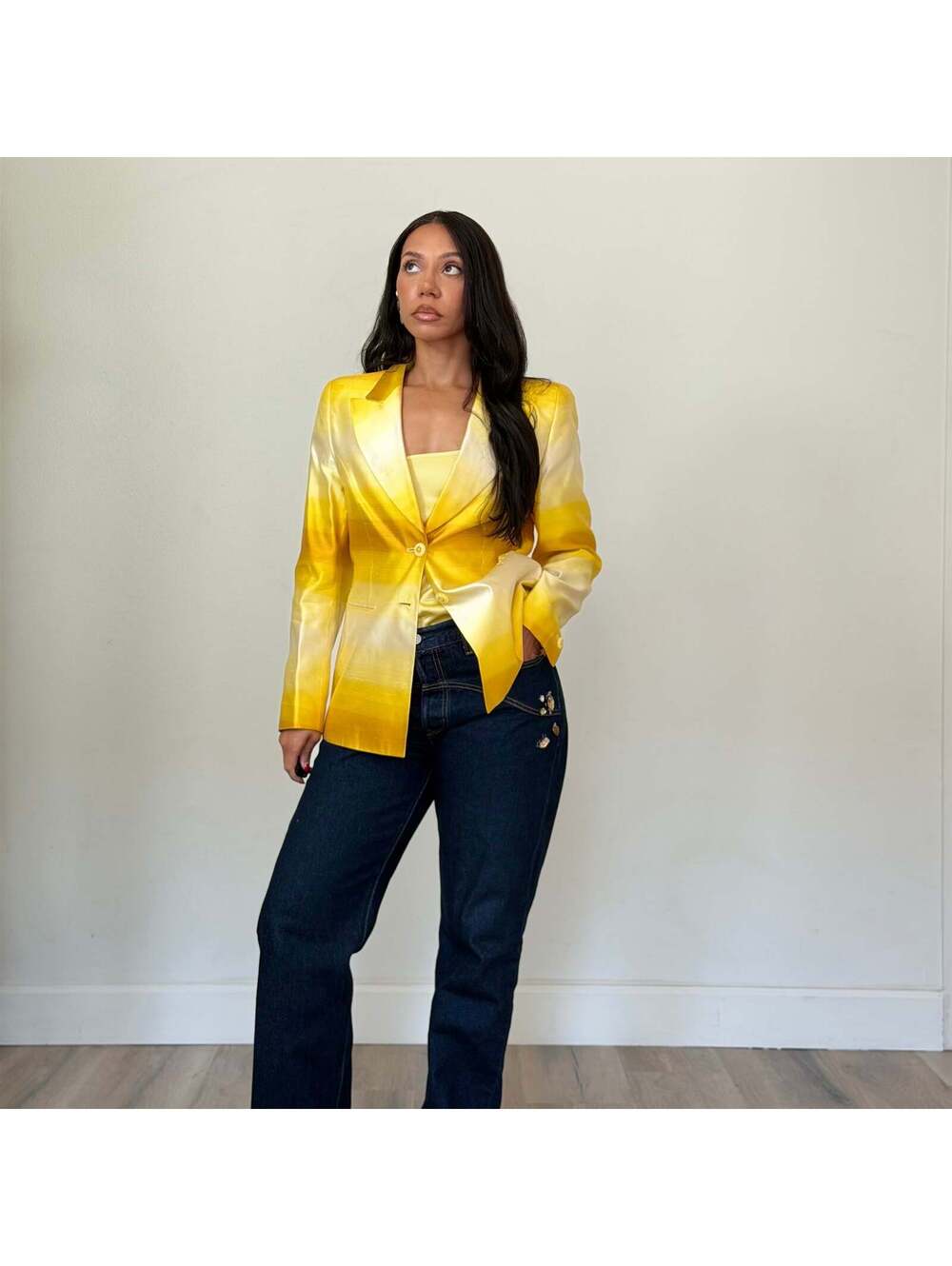 Escada - Picture 3 of 9